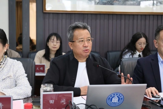 石室中学校长田间做《石室中学简介》专题讲座
