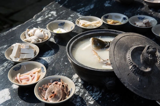 砂鍋雅魚 郝立藝 攝