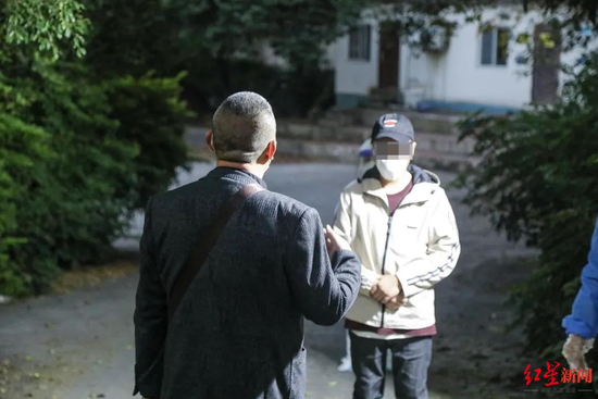 ↑李治雪與兒子相見