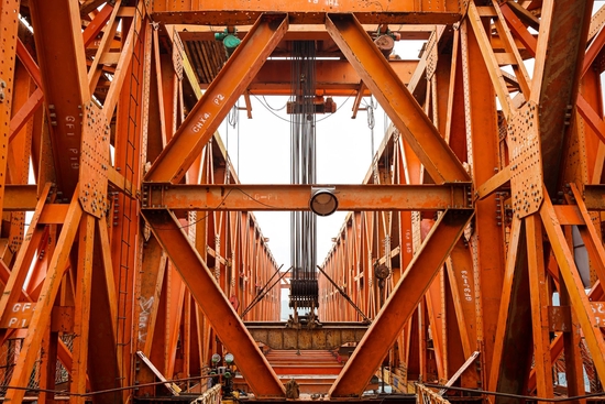 汉巴南铁路控制性工程恩阳河特大桥实现合龙。