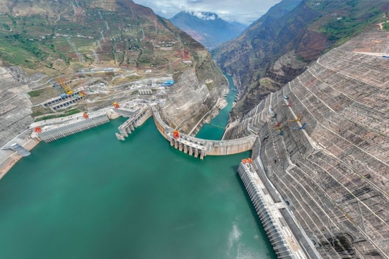 白鶴灘水電站大壩。謝雷 攝