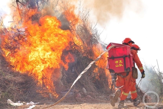 ▲2月21日，四川省森林草原火灾应急演练在四川冕宁举行。图片来源/四川应急管理
