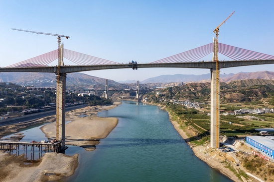 沿江高速公路钒钛高新区大桥。四川路桥集团大桥工程分公司供图