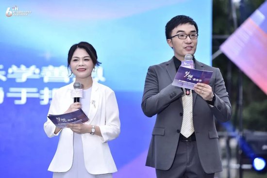 嘉祥助委会主任龙林老师、郫都嘉祥叶荣栋老师主持当天的活动