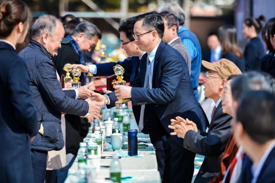 嘉祥教育20周年,葛学勤获得“杰出奠基人”荣誉