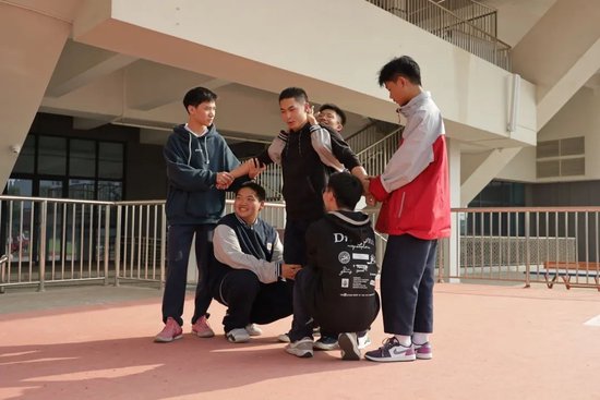 阿坝哥遇到阻力