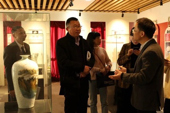 副校长晋明杰带队介绍青苏