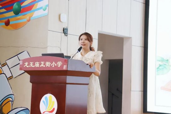 德育副主任赖明婷