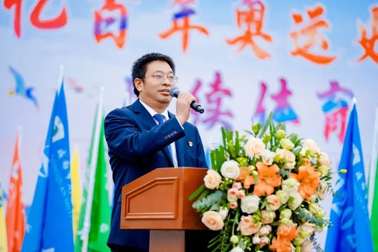 王开宇校长宣布开幕