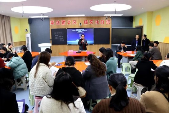 四川省张涛卓越校长工作室成员 杨芳主持语文评课
