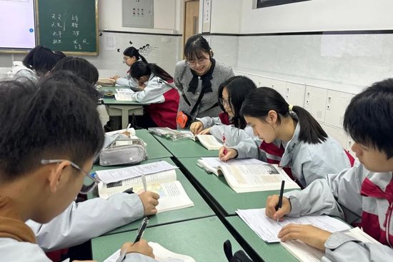 石室成飞候芳琳老师课堂
