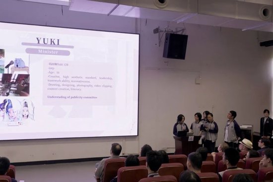 参加中加学生会的竞选;带领宣传部成员进行就职演说
