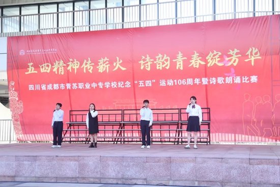 高坎文艺节目:小合唱《向光而行》