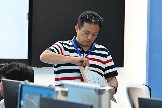 裁判代表现场启封试卷