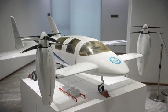 ▲“文鳐”eVTOL电动垂直起降飞行器模型