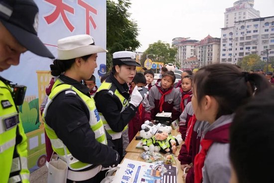 达州市举行“12.2全国交通安全日”