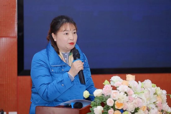 成都市实验中学副校长李红霞作点评