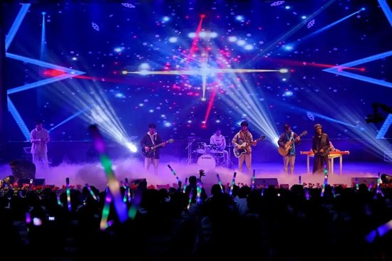 乐队演奏：《你要跳舞吗？》