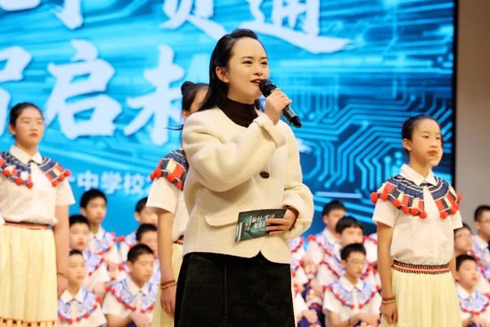 活动由青年教师蒙缘主持