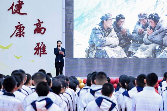 成都市烈士纪念设施保护中心刘珊在成都市七中育才学校（水井坊校区）授课