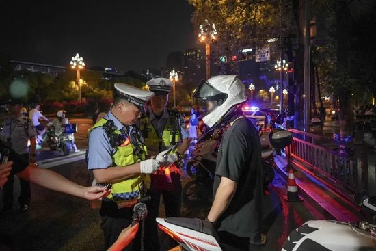 中高考期间，成都针对“飙车炸街”的噪音推出专项治理。（图/成都发布）