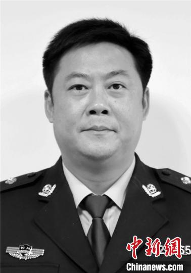 德阳市禁毒办专职副主任、三级高级警长方彬因公殉职。 德阳市公安局提供