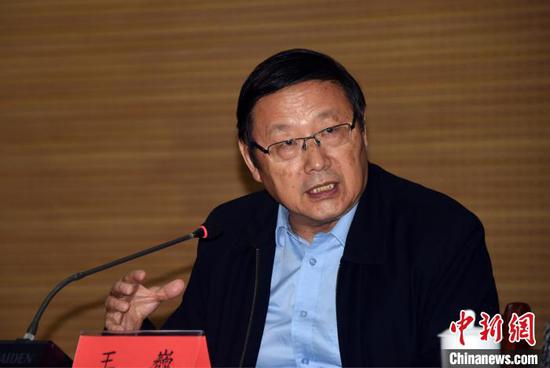 資料圖:中國考古學會理事長王巍參加考古學術研討活動。 孫自法 攝