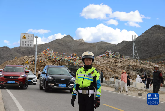 圖為騎警隊隊員在工作。(甘孜州公安局供圖)