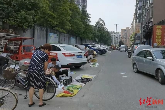 事发地点位于乐山通江街道万人小区一处自建还房区域的通道