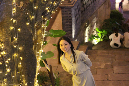氛围感美女老师刘芸汐