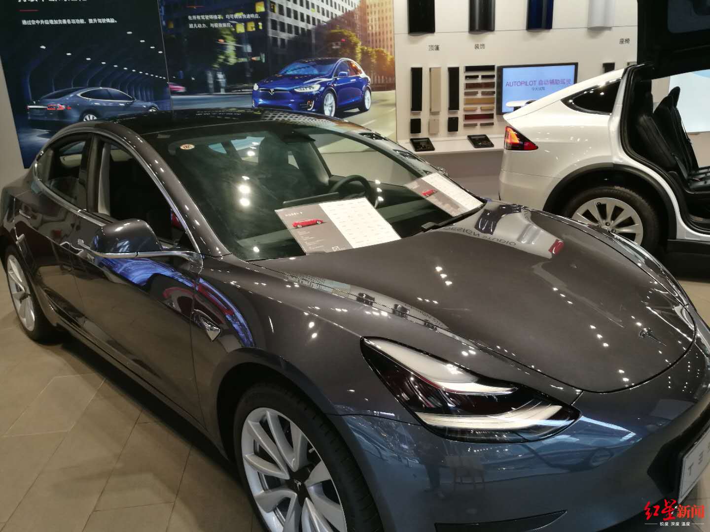 太古里门店里的特斯拉国产Model 3