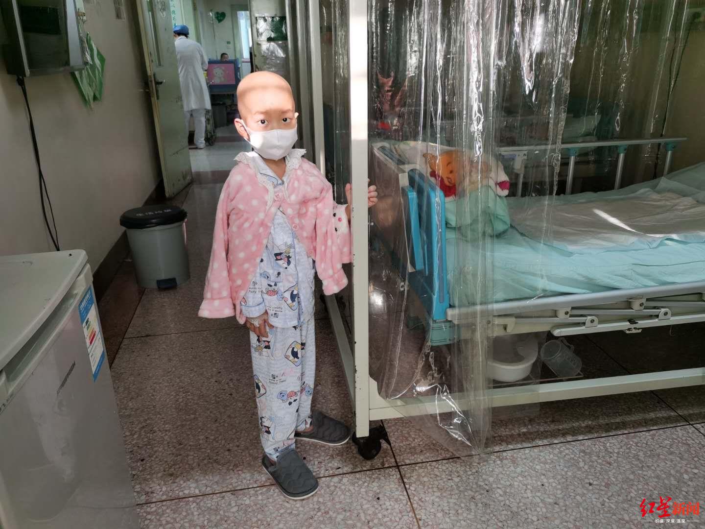 小安在病房里