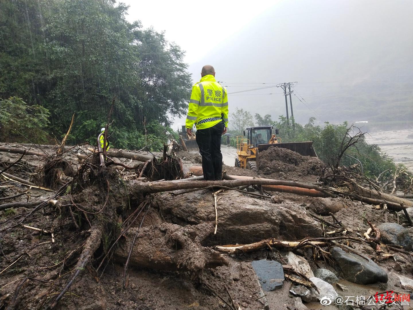 國(guó)道108線,石棉境內(nèi)多處路段塌方斷道