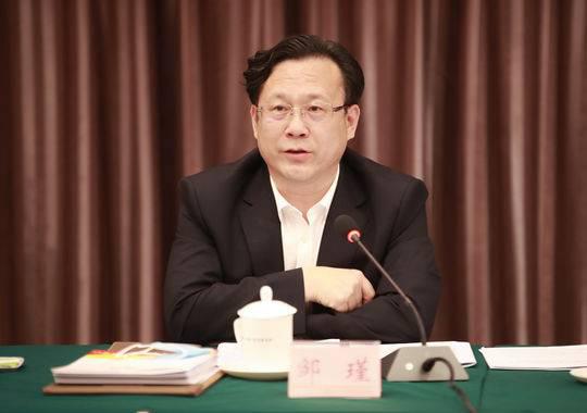 5月9日,邹瑾在雅安代表团第二次会议上发言。张毅 摄
