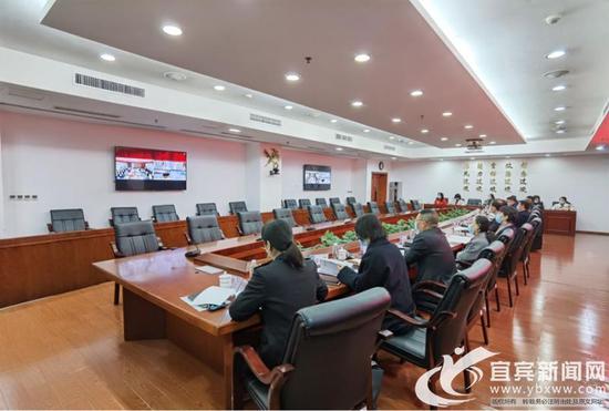 联合验收组进行在线检查。（宜宾综合保税区 供图）