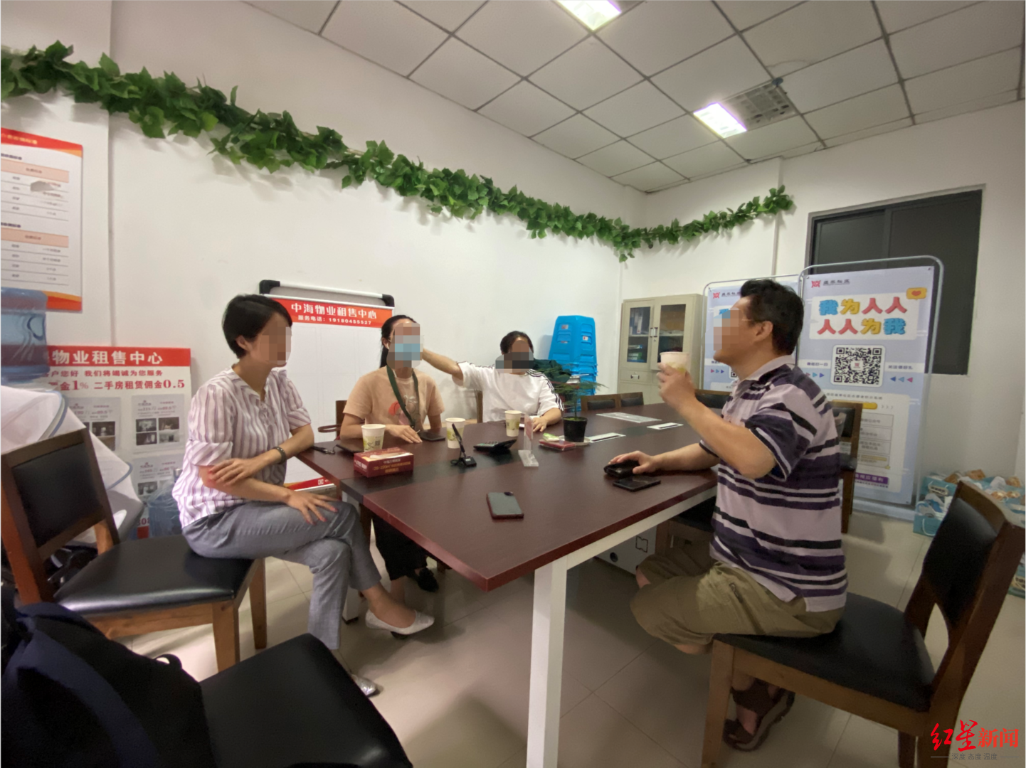 王先生與業(yè)主們協(xié)商