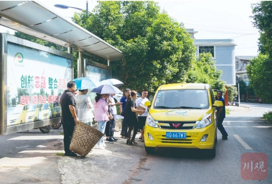 宜宾市江安县复兴村金通工程“赶集车”