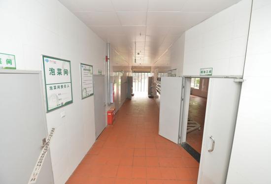 △成都七中实验学校,事发食堂库房