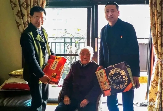 校领导带队走访慰问离休干部