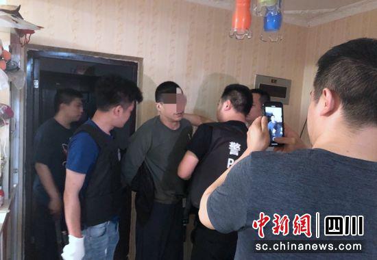 　嫌疑人刘某被抓获。 