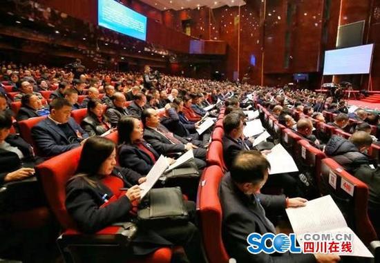 瀘州市第八屆人民代表大會第五次會議現(xiàn)場。周夢穎 攝