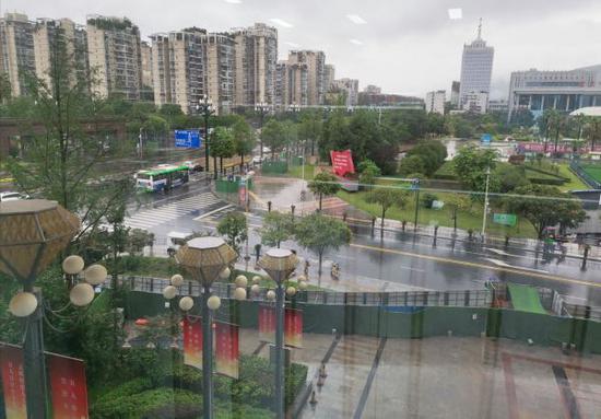 宜賓多地出現(xiàn)強(qiáng)降雨天氣。(宜賓新聞網(wǎng) 余麗 攝)