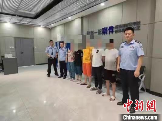 警方抓獲的犯罪嫌疑人。 四川省綿陽市公安局供圖
