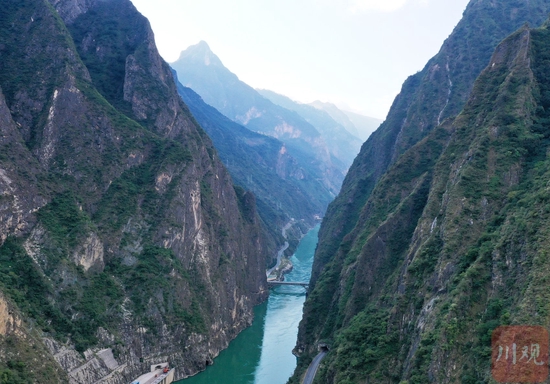 雅砻江锦屏段河谷