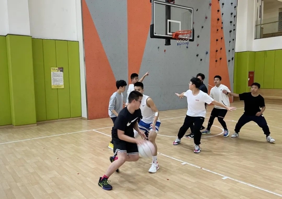 新川学生室内体育课