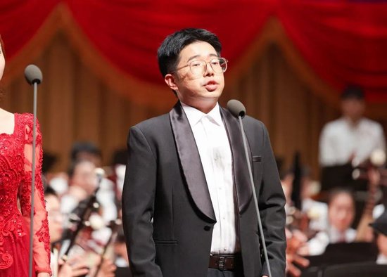 温翔泷 男高音 树德中学淮州学校音乐教师
