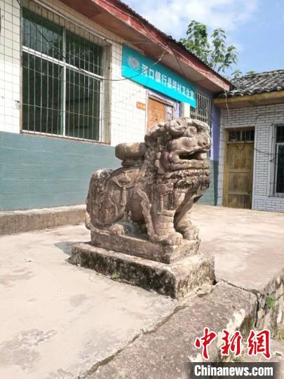 石獅原貌。萬源公安供圖