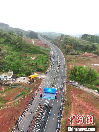 重庆首条市域外城市快速路通车 广安加速“同城融圈”