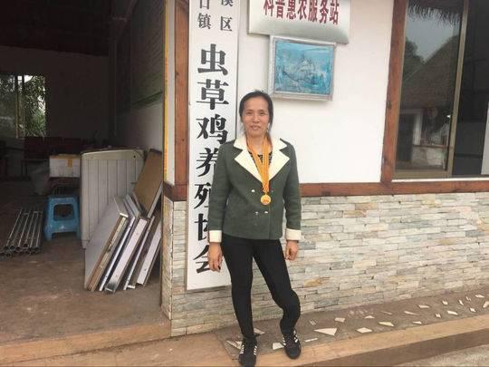身残志坚,农家女变“养鸡女王”