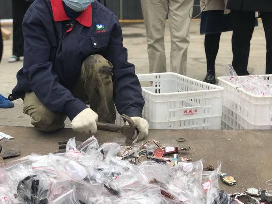 几百块就能买到爱马仕？2万余件假货被集中销毁